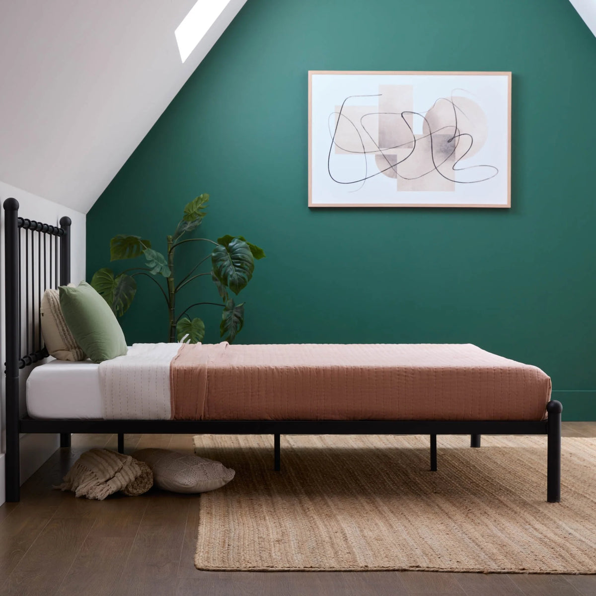 Black Metal Queen Platform Bed C688