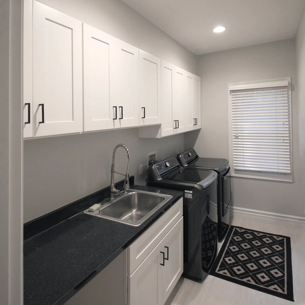 White Shaker Base Kitchen Cabinet 36x34.5x24 H398752