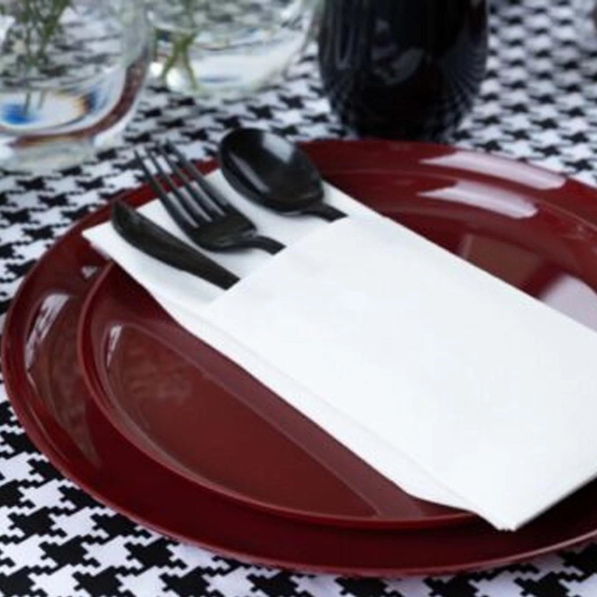 10.6" Round Red Disposable Plastic Plates 100 Pack V16942